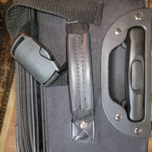 Luggage Set 3 cases MINT condition Pierre Cardin Premium Soft side Lightweight - Picture 14 of 16